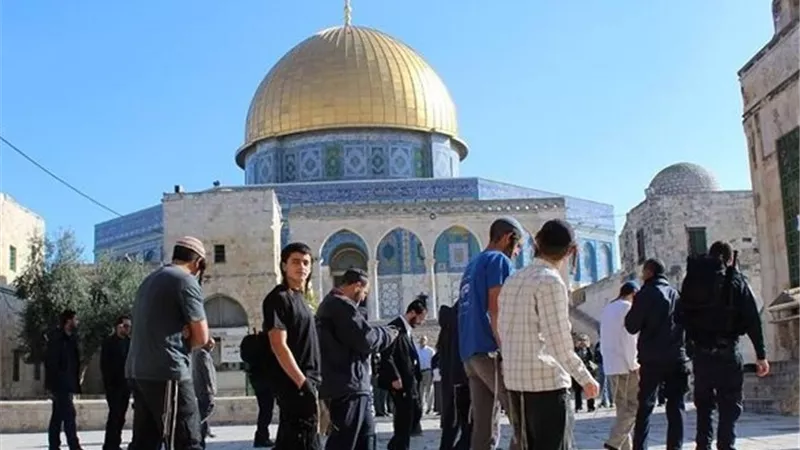 مستوطنون يقتحمون المسجد الأقصى من جهة باب المغاربة