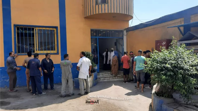 إستمرار الجهود المكثفة للفرق المتنقلة لتطعيم العاملين بلقاح كورونا بمصانع العاشر وأبوحماد