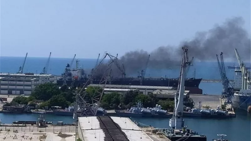 وقوع حريق على سفينة في مرفأ اللاذقية