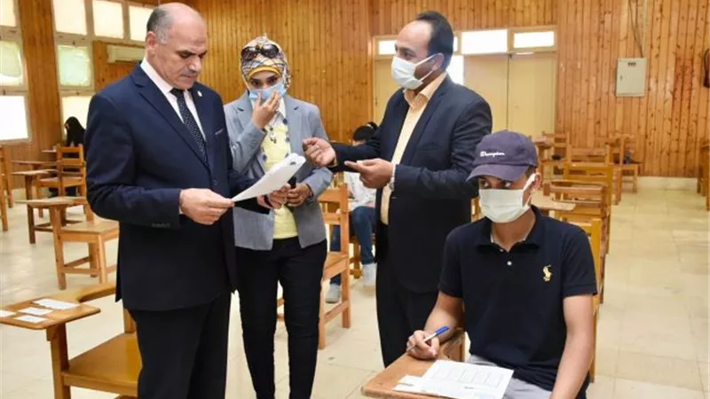 رئيس جامعة الأقصر يواصل متابعة إجراء اختبارات القدرات بكلية السياحة والفنادق