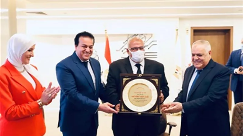 وزير التعليم العالى يرأس اجتماع معهد بحوث الإلكترونيات