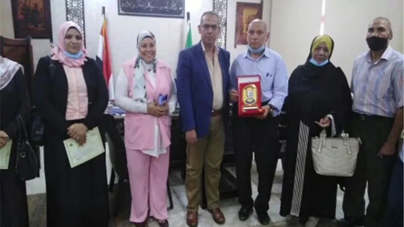 وكيل التعليم بالقليوبية يكرم المدارس والطلاب الفائزين في مسابقة المكتبات النموذجية