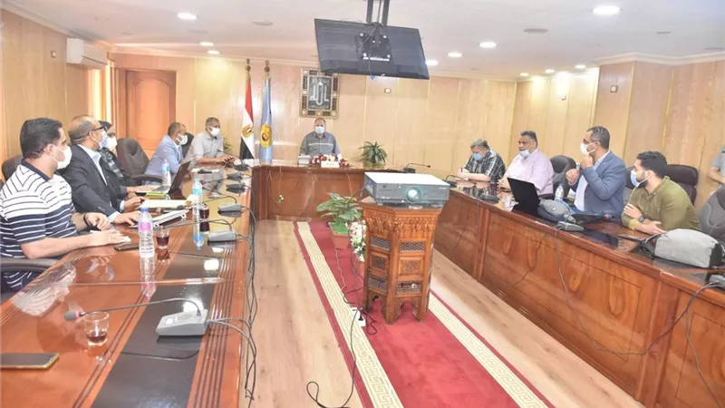 محافظ أسيوط يترأس اجتماع تحديد واختيار التكتلات الاقتصادية التي سيجري تنميتها