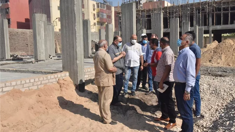 محافظ أسيوط يتفقد أعمال إنشاء مدرسة 30 يونيو الرسمية لغات بحي غرب