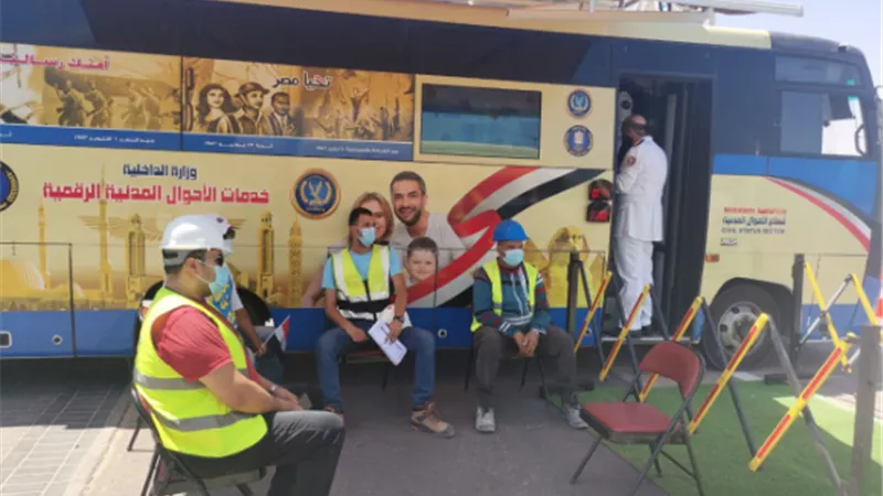 سيارات المراكز التكنولوجية المتنقلة تقدم خدماتها للمواطنين بالعلمين الجديدة والساحل الشمالي