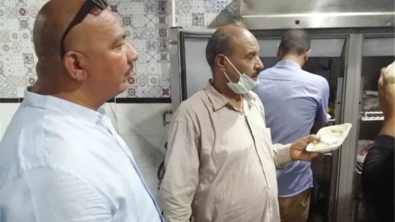 رئيس مدينة الأقصر يقود حملة تفتيشية على عدد من المحال والمنشآت التجارية والمخابز
