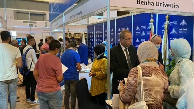 استمرار توافد الطلاب على جناح جامعة بنها بمعرض ايديوجيت