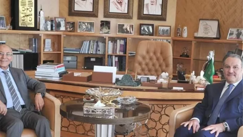 سفير السعودية بالقاهرة يبحث مع مندوب ليبيا بالجامعة العربية العلاقات بين البلدين