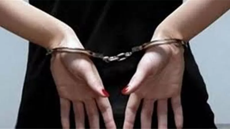 ضبط قواد وساقطة .. روجا للاعمال المنافية للآداب عبر الانترنت بالاسكندرية