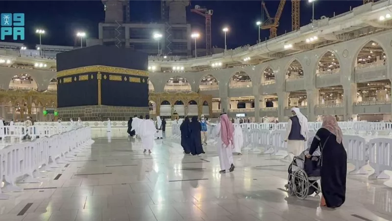 وصول أول فوج من معتمري الخارج غدا بالسعودية