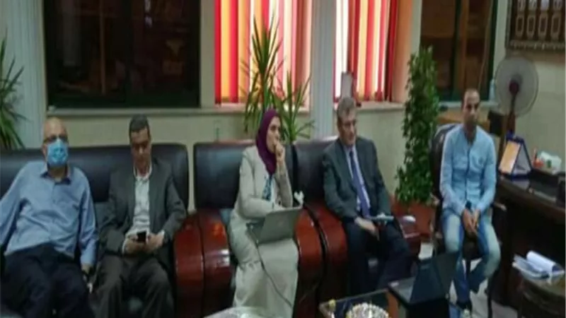 عميد طب بنها يعقد لقاءً علمياً مع مسئولي جامعة Keele البريطانية