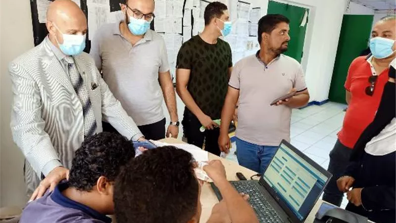 مدير صحة الشرقية يتابع تطعيم المواطنين بمستشفي ومركز طبي القنايات ..صور