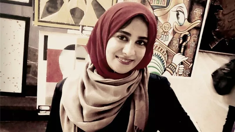 شيماء جمال تنافس في مسابقة أفضل فنان تشكيلي في العالم العربي