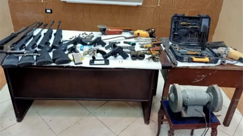 ضبط ورشة لتصنيع وإصلاح الاسلحة النارية بالغربية