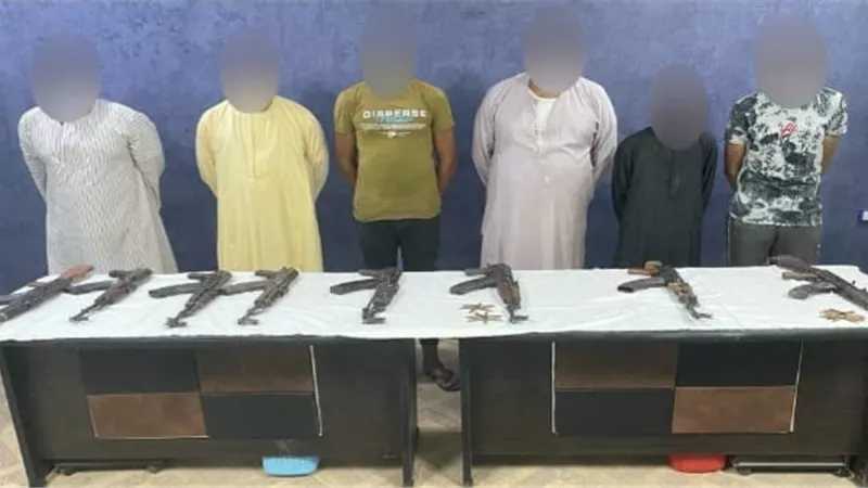 ضبط 8 بنادق آلية بحوزة 6 متهمين فى حملة أمنية بأسيوط