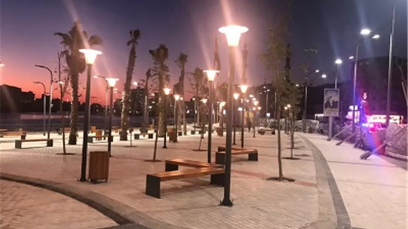محافظ دمياط تتابع الأعمال النهائية لتطوير طريق كورنيش النيل وحديقة بنت الشاطئ