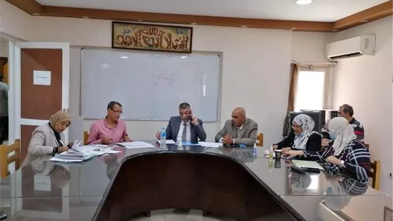 مسئول التعليم يالجيزة يتابع الإدارات التعليمية بغرفة العمليات المركزية