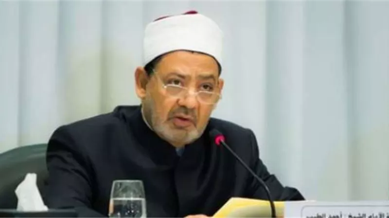 شيخ الأزهر يجرى اتصالا هاتفيًا بأوائل الثانوية الأزهرية 2021