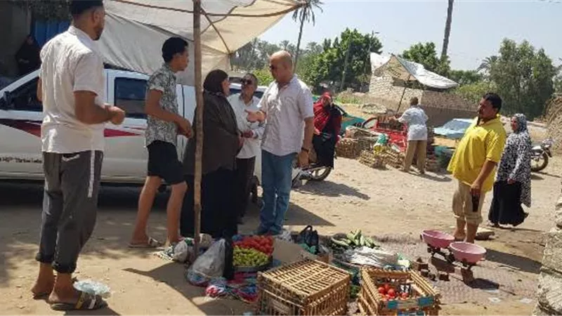 محافظ الشرقية يخصص مكان لبائعة خضار ويعفيها من الرسوم