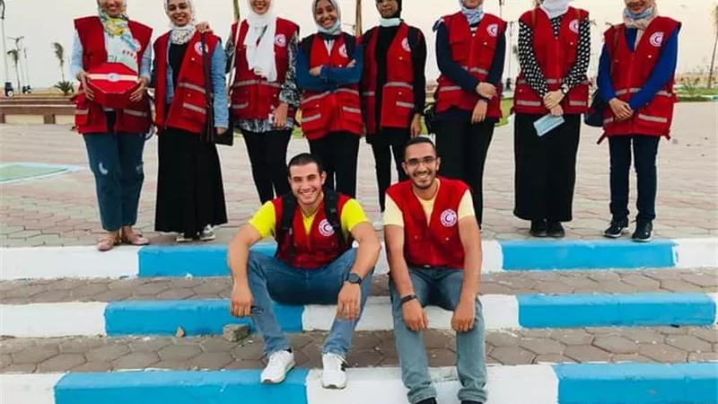 الهلال الأحمر تطلق حملة توعوية في ممشي السويس الجديد