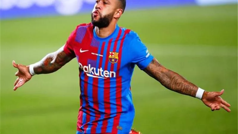 بفضل تخفيض عقد بيكيه .. برشلونة يعلن تسجيل ديباى وجارسيا