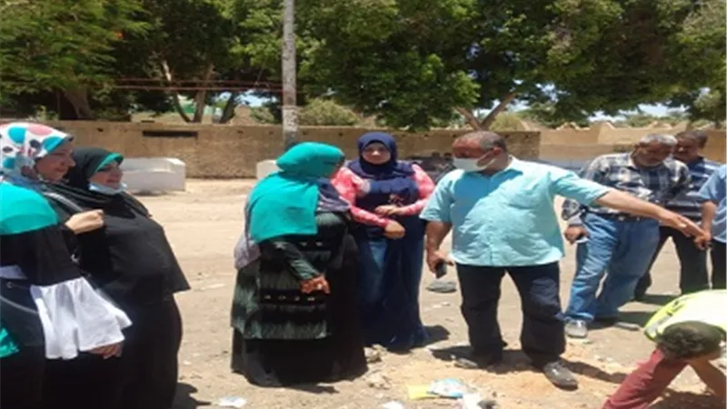 محافظ أسيوط: حملة نظافة وتشجير وندوات توعية بقرية 