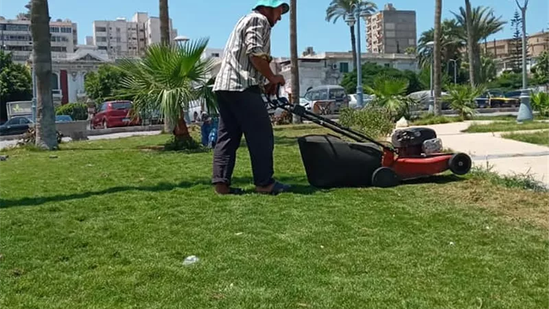 حملات لإزالة الاشغالات من شوارع حي وسط