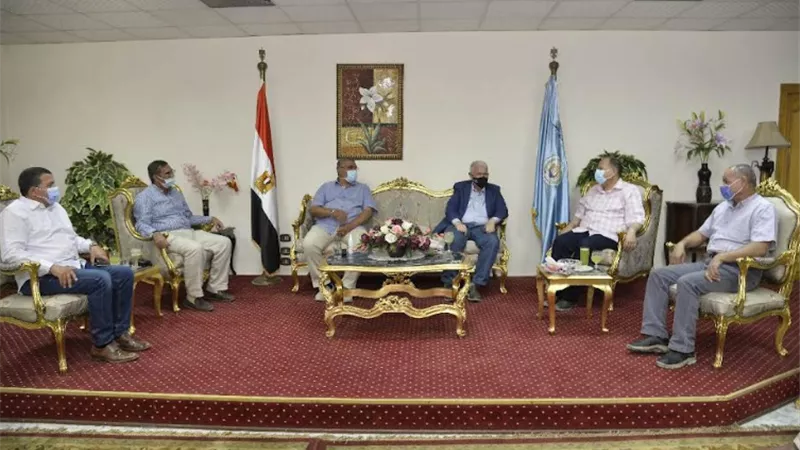 محافظ أسيوط يلتقي رئيس مجلس إدارة شركة المقاولون العرب