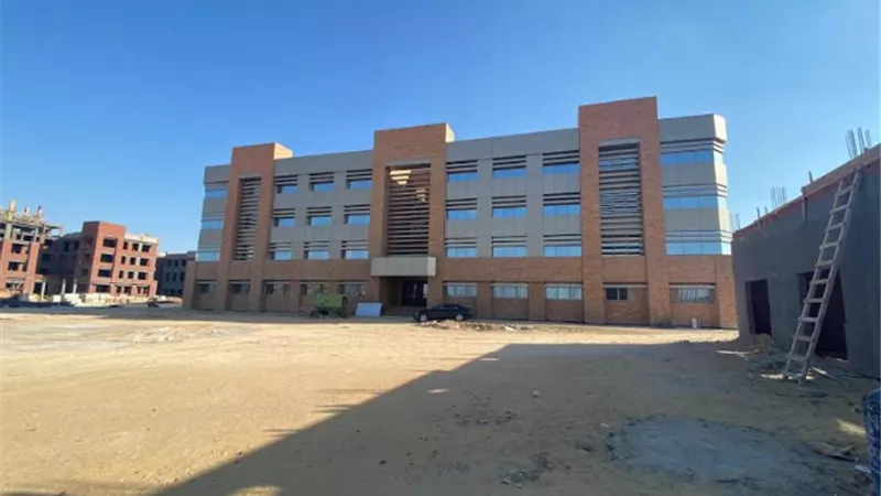 رئيس جامعة مطروح يستقبل وفد وزارة التخطيط