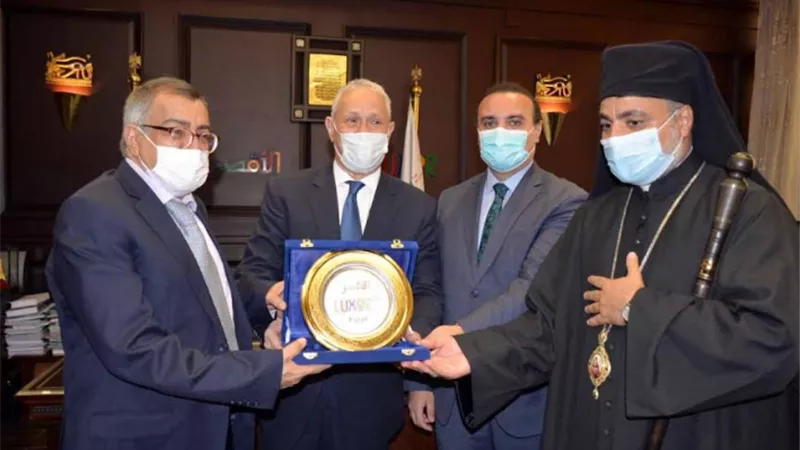 محافظ الأقصر يكرم القنصل الشرفى لإيطاليا بالصعيد