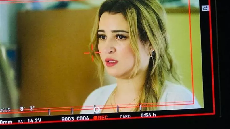 باطلالة من الكواليس .. بتول الحداد تروج ل 