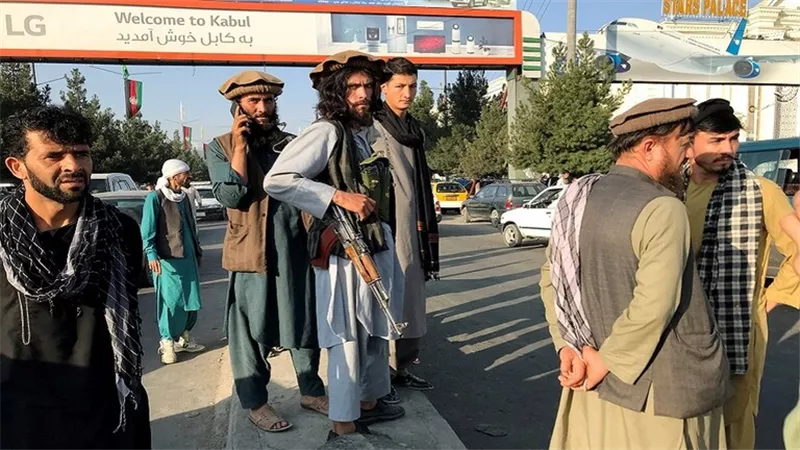 زاخاروفا تعلق على سلوك الأمريكيين في مطار كابل