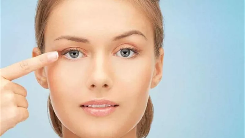 نصائح مهمة للحفاظ على البصر أثناء استخدام الأجهزة الذكية والكمبيوتر