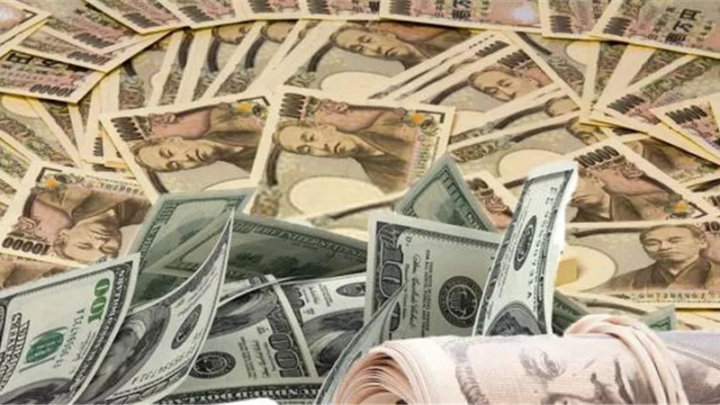 ارتفاع الدولار الأمريكى والين اليابانى وسط بيانات اقتصادية صينية ضعيفة