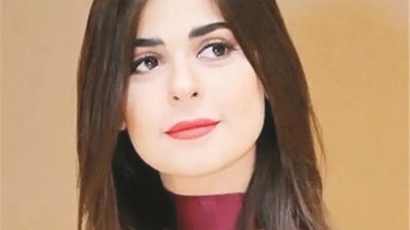 بالأحمر .. إطلالة صيفية ساحرة لـ 