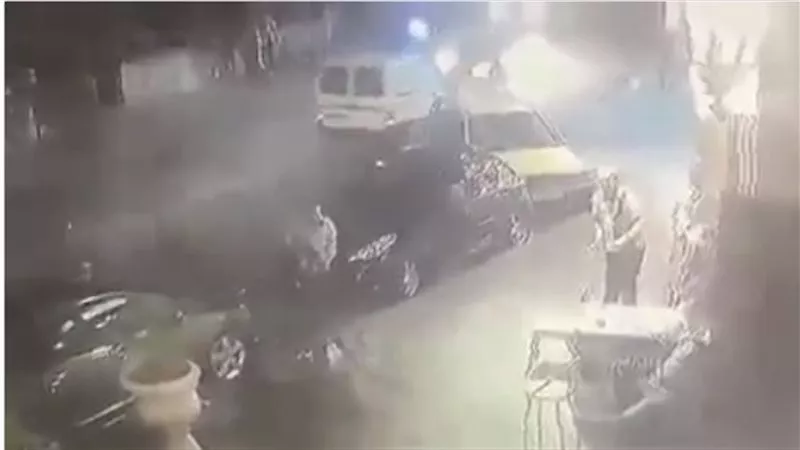 مسلح يفتح النار على مقهى بعد أن أزعجه أحد رواده في حلب السورية.. فيديو
