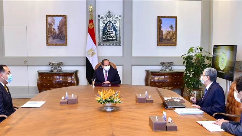 الرئيس السيسي يتابع عددًا من مشروعات وزارة الكهرباء على مستوى الجمهورية