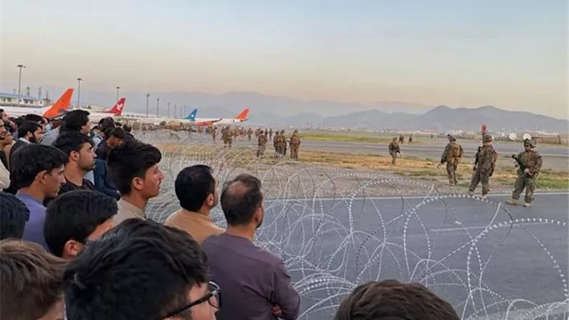 الدفاع الأمريكية تستأنف إجلاء الرعايا من مطار كابل الدولي