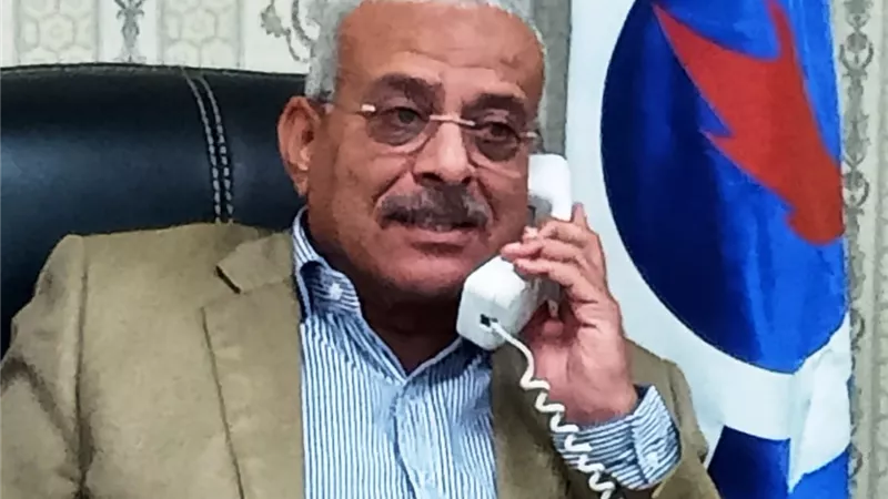 صقر يهنئ ابن السويس الرابع علي الجمهورية في الثانوية العامة