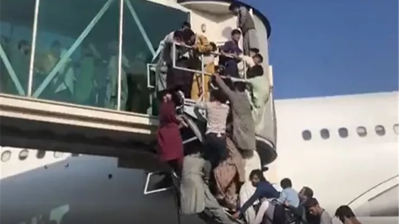 دبلوماسية أمريكية بعد وفاة أشخاص بمطار كابول