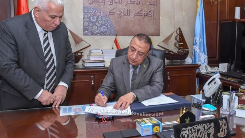 محافظ الاسكندريه يهنيء أبناء الإسكندرية الـ٩الاوائل فى الثانوية العامة وسيتم تكريمهم