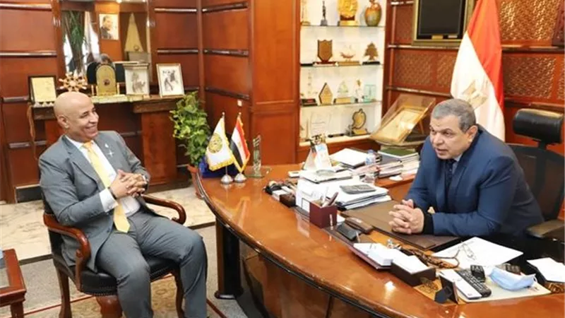 سعفان يلتقي نائب الاتحاد العام للمصريين بالسعودية