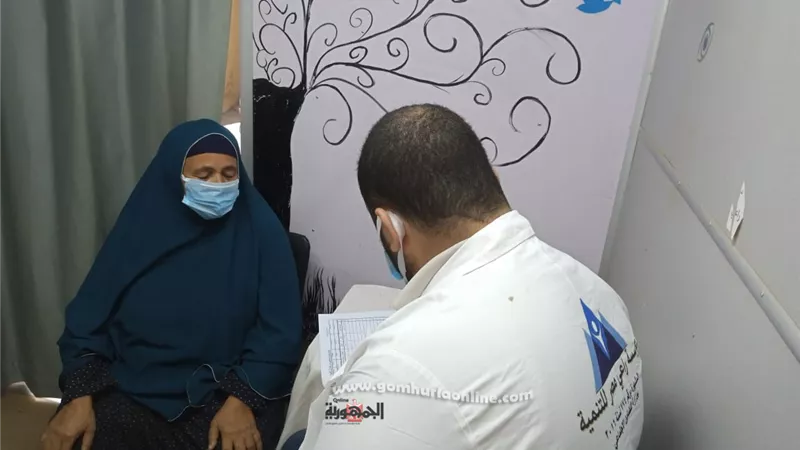 الكشف والعلاج لـ 495 مواطناً بقريتى دموشيا وكفر منسابة ببنى سويف