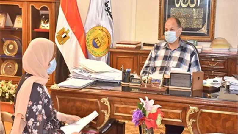 محافظ أسيوط يناقش موقف مشروعات تطوير الريف المصري