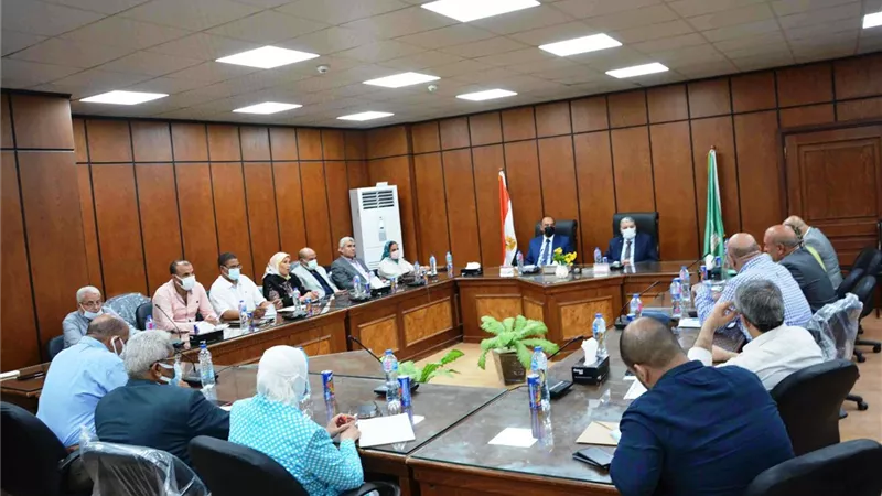 محافظ المنيا امام نواب الشيوخ : زيادة مراكز لقاح المسافرين للخارج لاستيعاب الاعداد المترددة