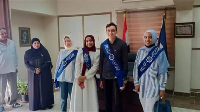 محافظ السويس يكرم أوائل المتفوقين بالثانوية العامة والدبلومات الفنية