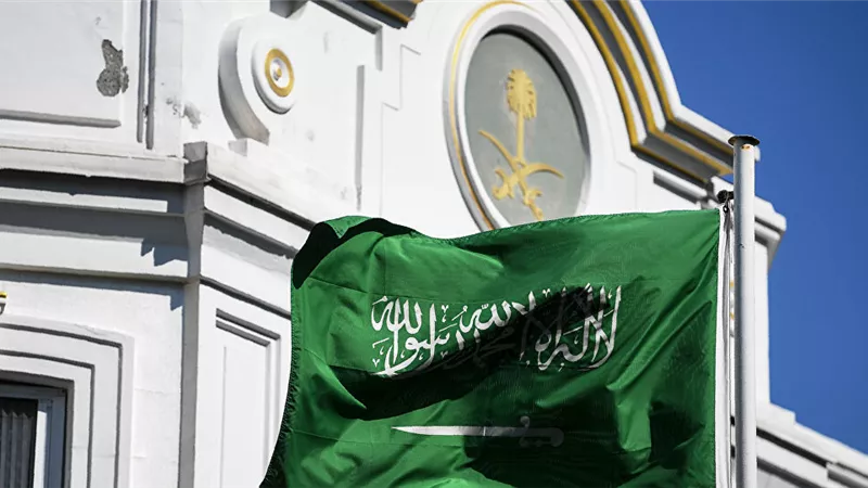 السعودية توجه تحذيرا لمواطنيها في فرنسا