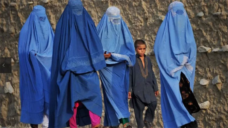 قيادي في طالبان: البتّ في قضايا المرأة سيترك لمجلس من علماء المسلمين