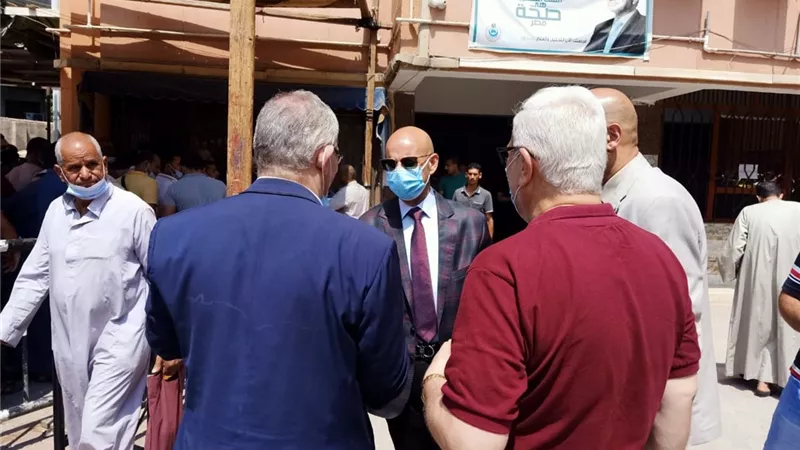 وكيل وزارة الصحة بالشرقية يتابع مركز تطعيم المواطنين المسافرين للخارج