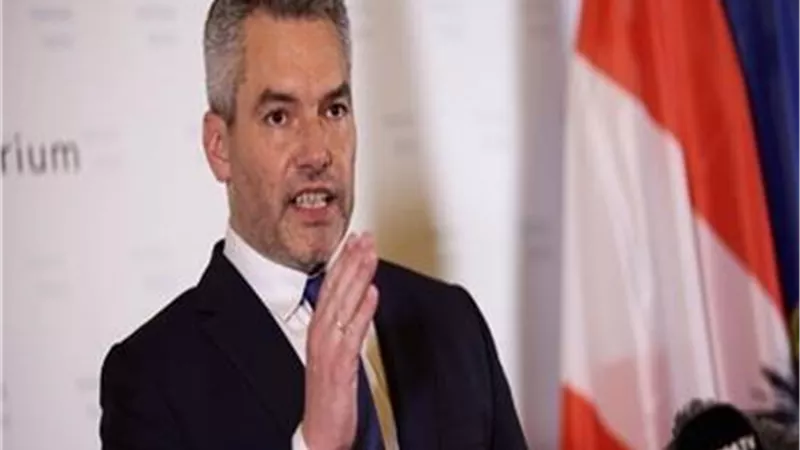 النمسا تطالب بمراكز لاحتجاز الأفغان المرحلين من أوروبا